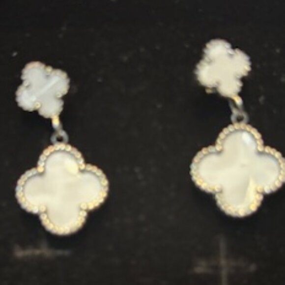 White Clover Earrings - Picture 3 of 3